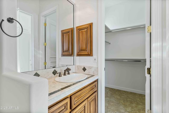 7126 E BLUEBIRD Lane, Paradise Valley, AZ 85253