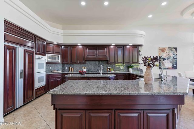 7126 E BLUEBIRD Lane, Paradise Valley, AZ 85253