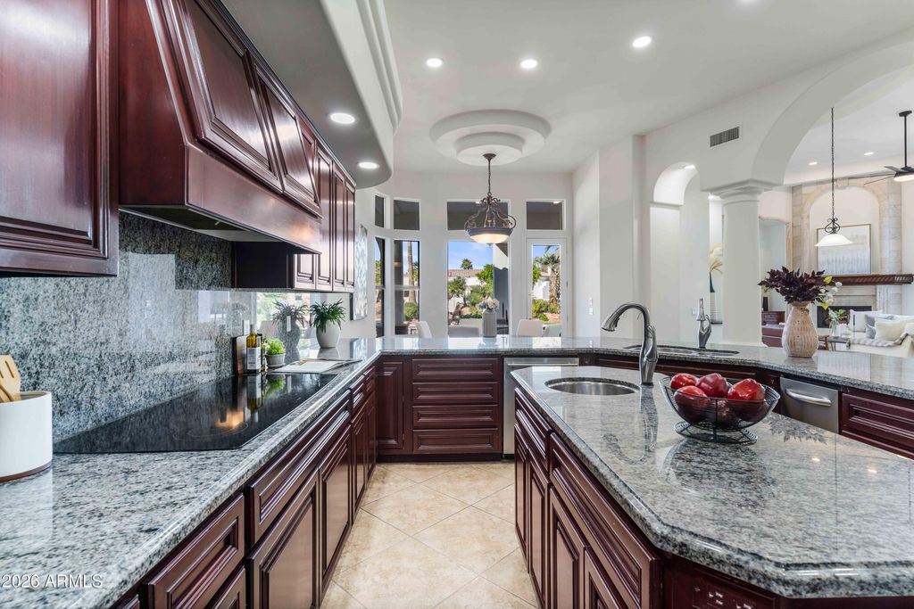 7126 E BLUEBIRD Lane, Paradise Valley, AZ 85253 — photo 4