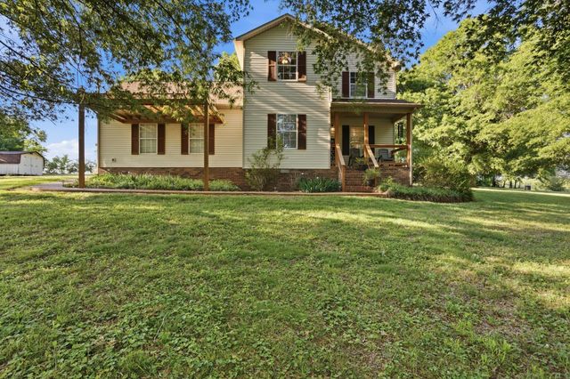 1038 S Cross Bridges Rd, Mount Pleasant, TN 38474