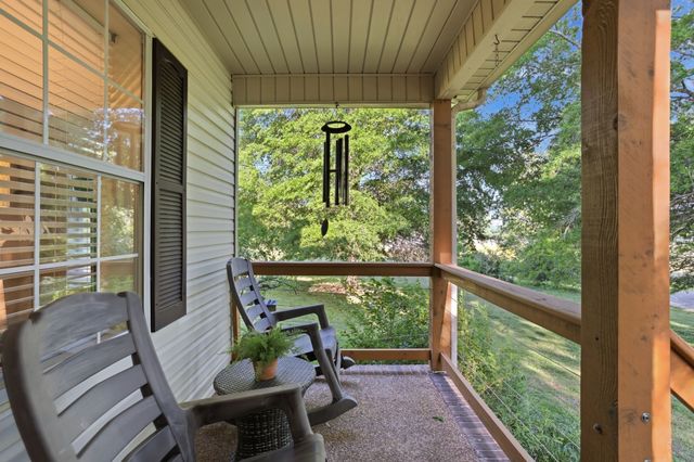 1038 S Cross Bridges Rd, Mount Pleasant, TN 38474