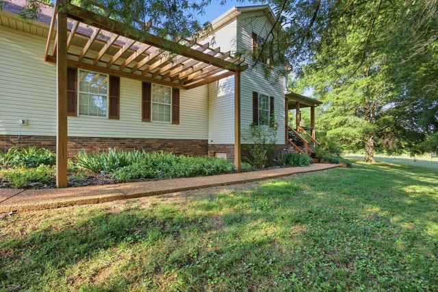 1038 S Cross Bridges Rd, Mount Pleasant, TN 38474