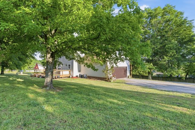 1038 S Cross Bridges Rd, Mount Pleasant, TN 38474