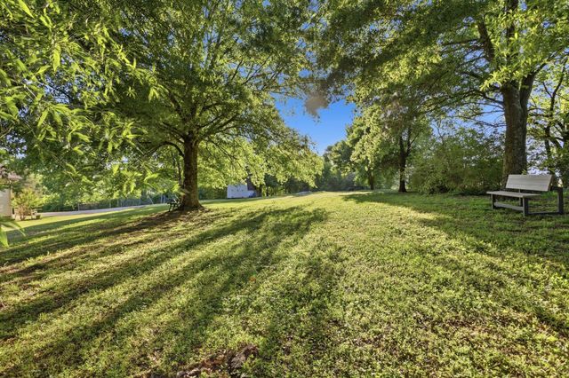 1038 S Cross Bridges Rd, Mount Pleasant, TN 38474