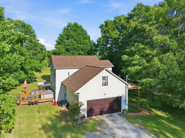 1038 S Cross Bridges Rd, Mount Pleasant, TN 38474
