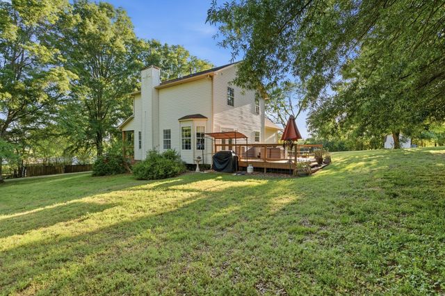 1038 S Cross Bridges Rd, Mount Pleasant, TN 38474