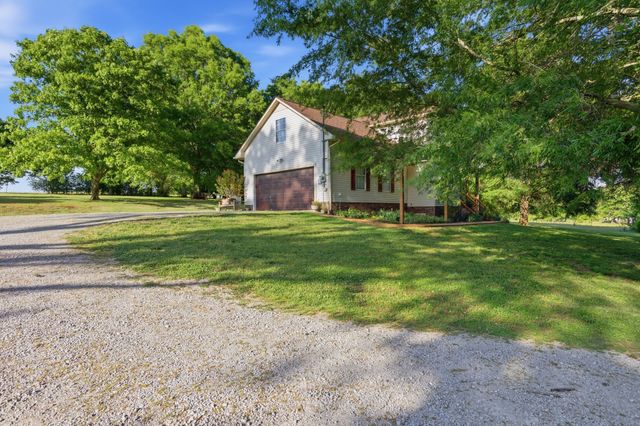 1038 S Cross Bridges Rd, Mount Pleasant, TN 38474
