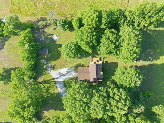 1038 S Cross Bridges Rd, Mount Pleasant, TN 38474