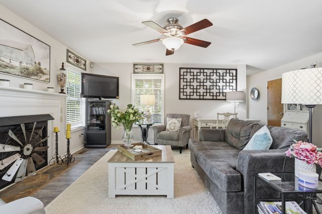1038 S Cross Bridges Rd, Mount Pleasant, TN 38474