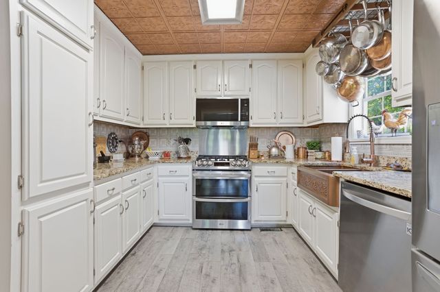 1038 S Cross Bridges Rd, Mount Pleasant, TN 38474