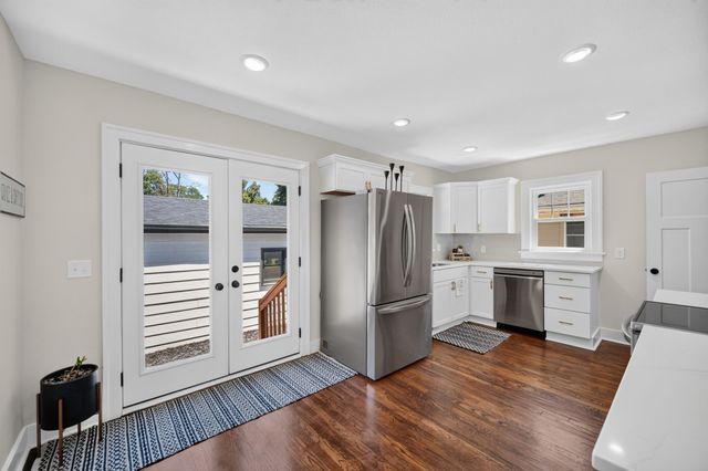 4323 Hickman Road, Des Moines, IA 50310