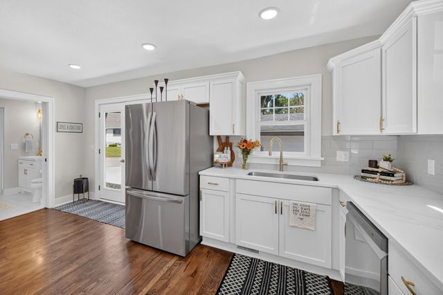 4323 Hickman Road, Des Moines, IA 50310
