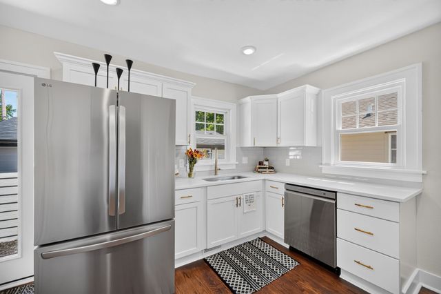 4323 Hickman Road, Des Moines, IA 50310