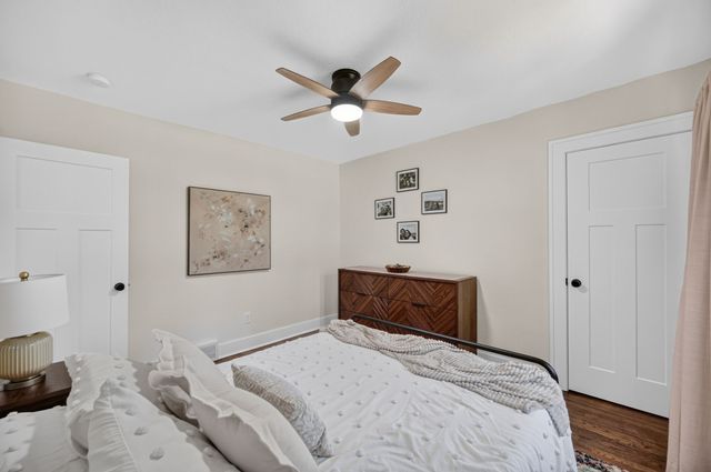 4323 Hickman Road, Des Moines, IA 50310