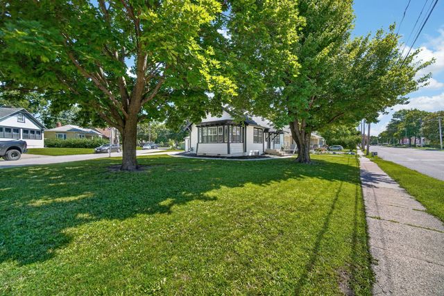4323 Hickman Road, Des Moines, IA 50310