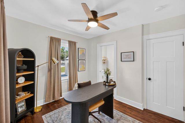 4323 Hickman Road, Des Moines, IA 50310