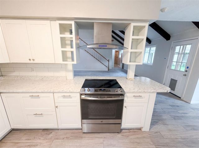 5116 E Bayou Drive, Dickinson, TX 77539