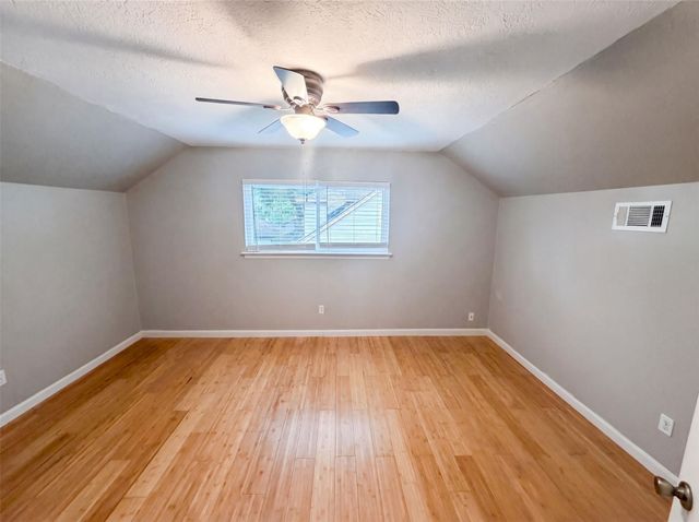 5116 E Bayou Drive, Dickinson, TX 77539