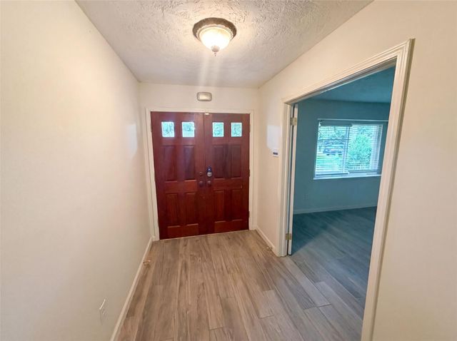 5116 E Bayou Drive, Dickinson, TX 77539