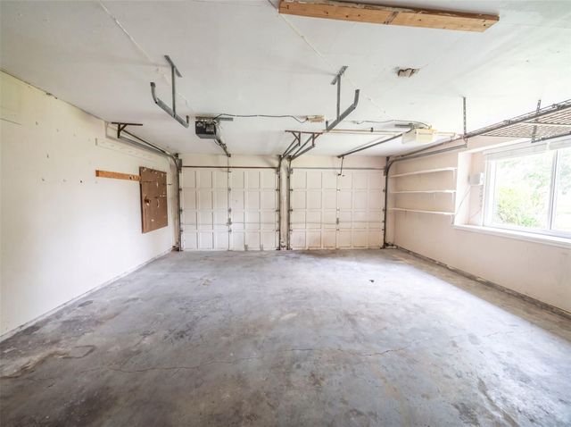 5116 E Bayou Drive, Dickinson, TX 77539
