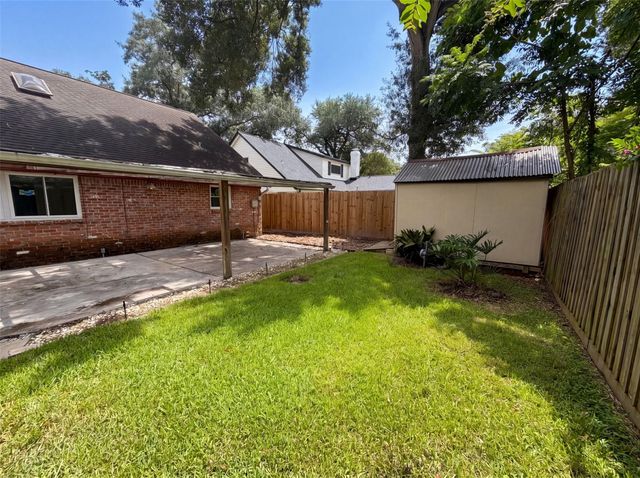 5116 E Bayou Drive, Dickinson, TX 77539