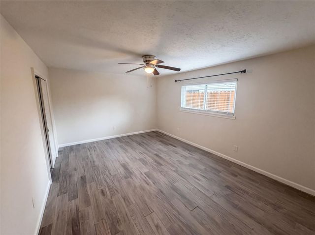 5116 E Bayou Drive, Dickinson, TX 77539