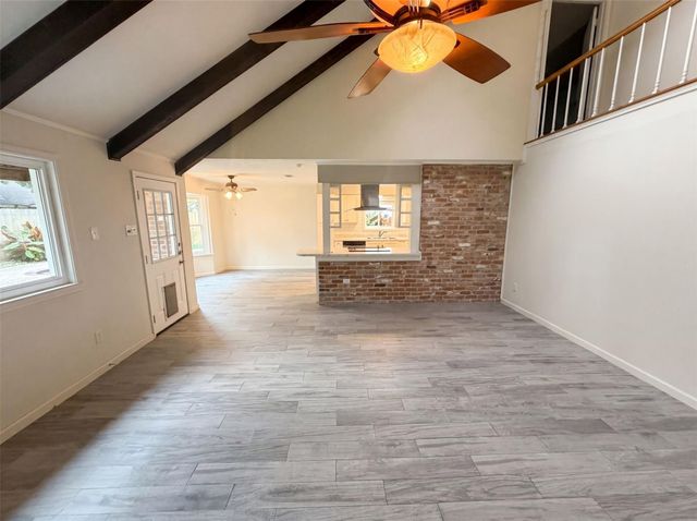 5116 E Bayou Drive, Dickinson, TX 77539