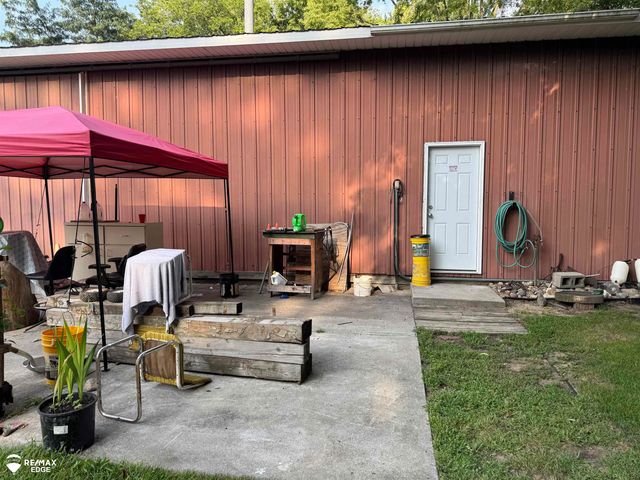 5262 E Coldwater Road, Flint, MI 48506
