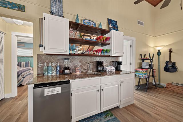 21818 Matagorda Drive, Galveston, TX 77554