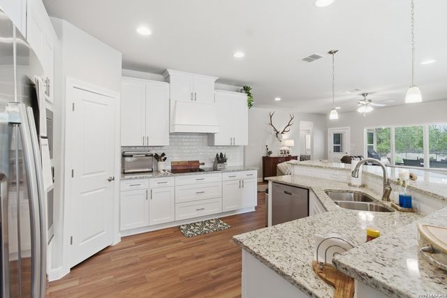 326 PARK RD, Bandera, TX 78003