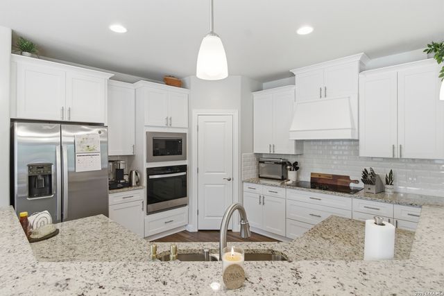 326 PARK RD, Bandera, TX 78003