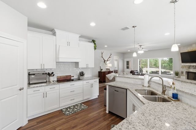 326 PARK RD, Bandera, TX 78003