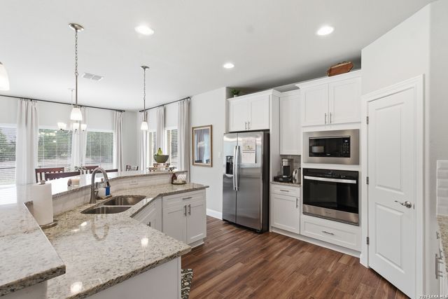 326 PARK RD, Bandera, TX 78003