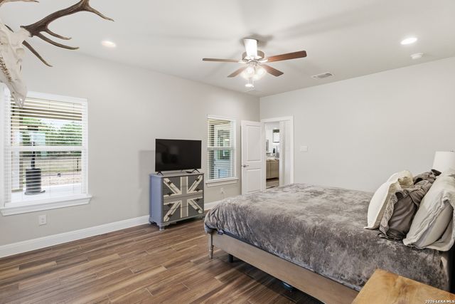 326 PARK RD, Bandera, TX 78003