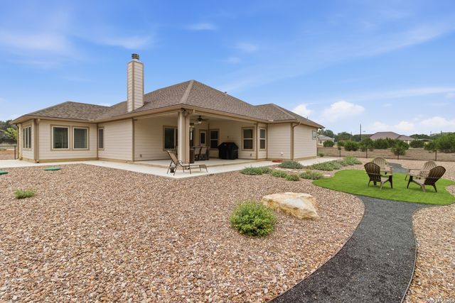 326 PARK RD, Bandera, TX 78003
