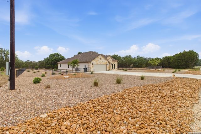 326 PARK RD, Bandera, TX 78003
