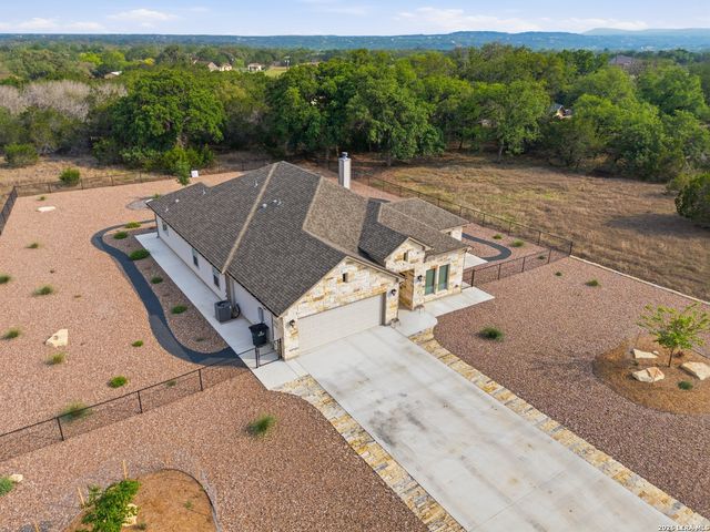 326 PARK RD, Bandera, TX 78003