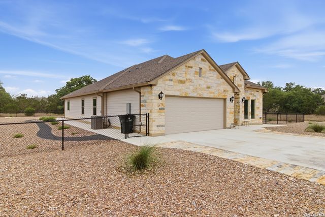 326 PARK RD, Bandera, TX 78003