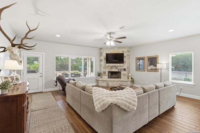 326 PARK RD, Bandera, TX 78003