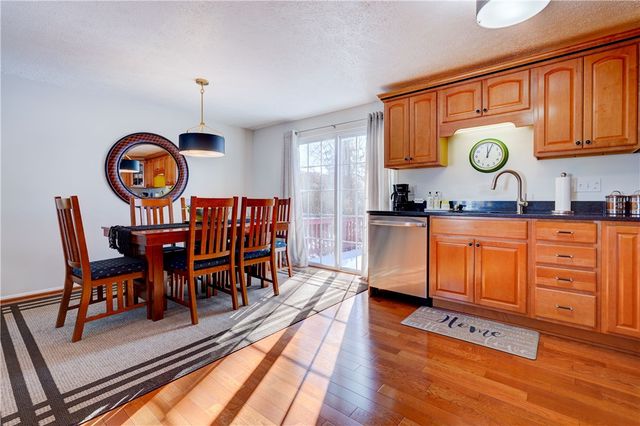 285 N Creek Xing, Greece, NY 14612