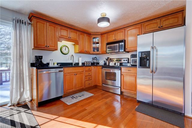 285 N Creek Xing, Greece, NY 14612