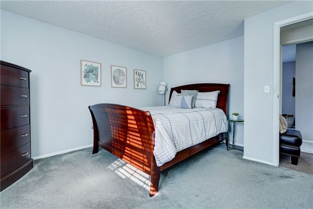 285 N Creek Xing, Greece, NY 14612