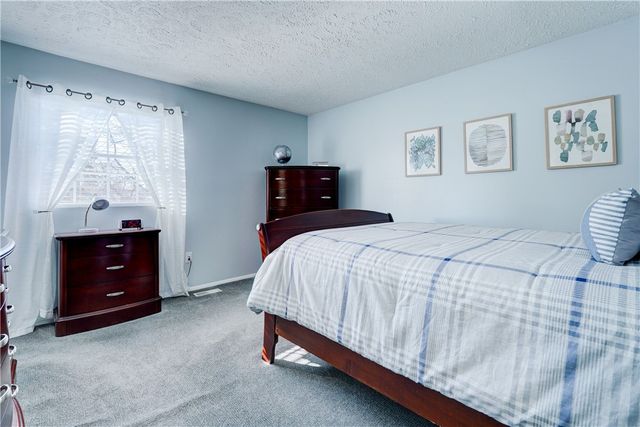 285 N Creek Xing, Greece, NY 14612