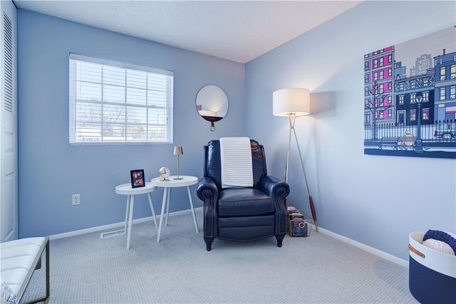 285 N Creek Xing, Greece, NY 14612