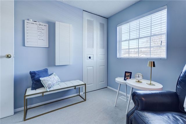 285 N Creek Xing, Greece, NY 14612