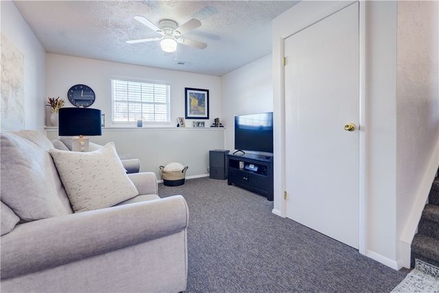 285 N Creek Xing, Greece, NY 14612