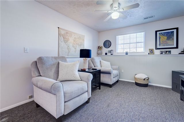 285 N Creek Xing, Greece, NY 14612