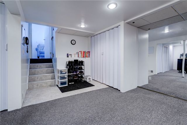 285 N Creek Xing, Greece, NY 14612