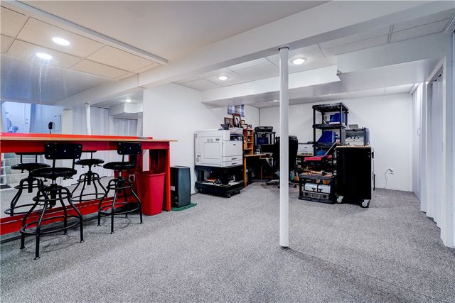 285 N Creek Xing, Greece, NY 14612