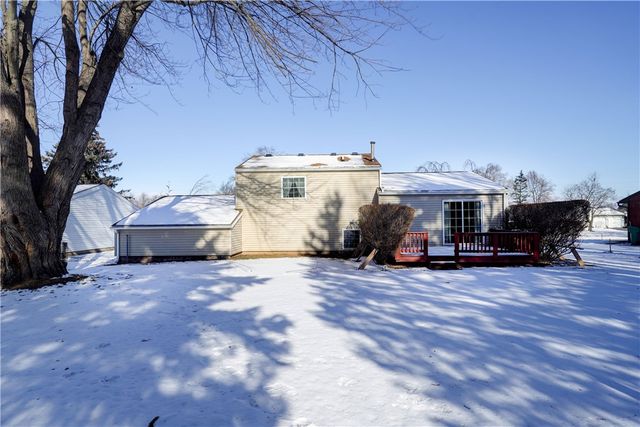 285 N Creek Xing, Greece, NY 14612